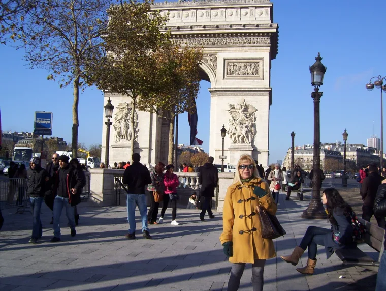 PARIS , UNA FIESTA DE LUCES Y COLORES. · 10